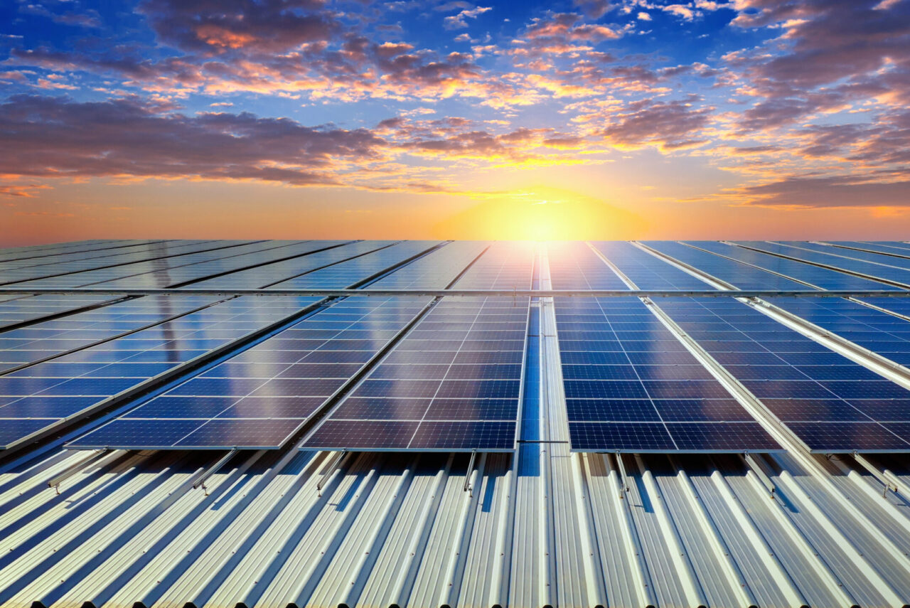 giải pháp điện mặt trời và pin lưu trữ cho nhà máy