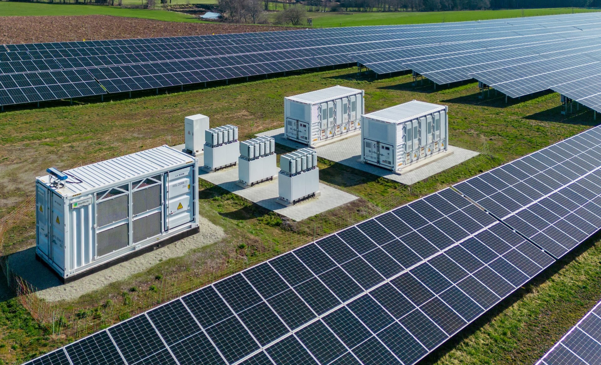 Giải pháp lưu trữ điện ESS cho doanh nghiệp và nhà máy