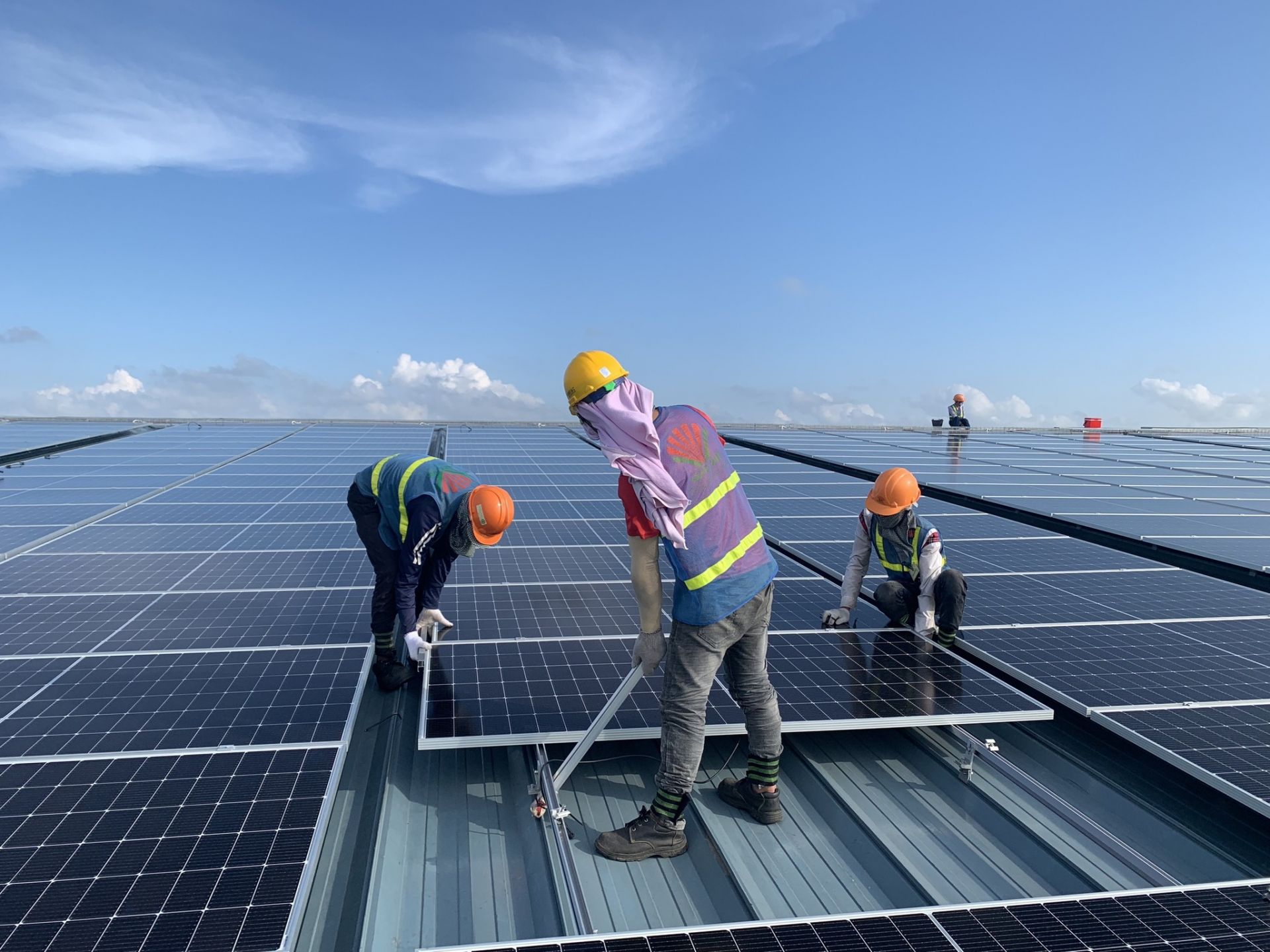 kiểm tra pin năng lượng mặt trời