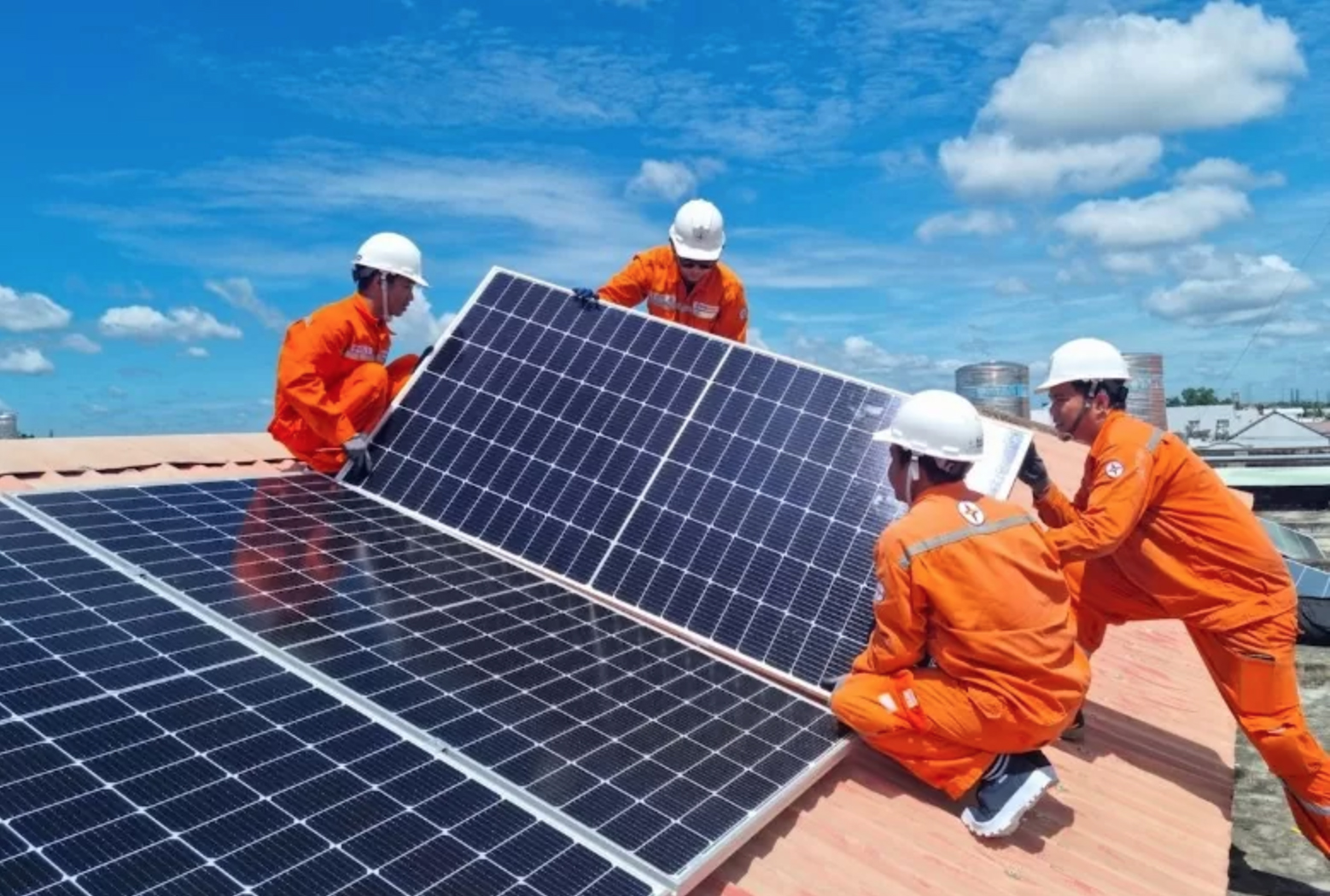 lắp đặt điện năng lượng mặt trời nhà xưởng