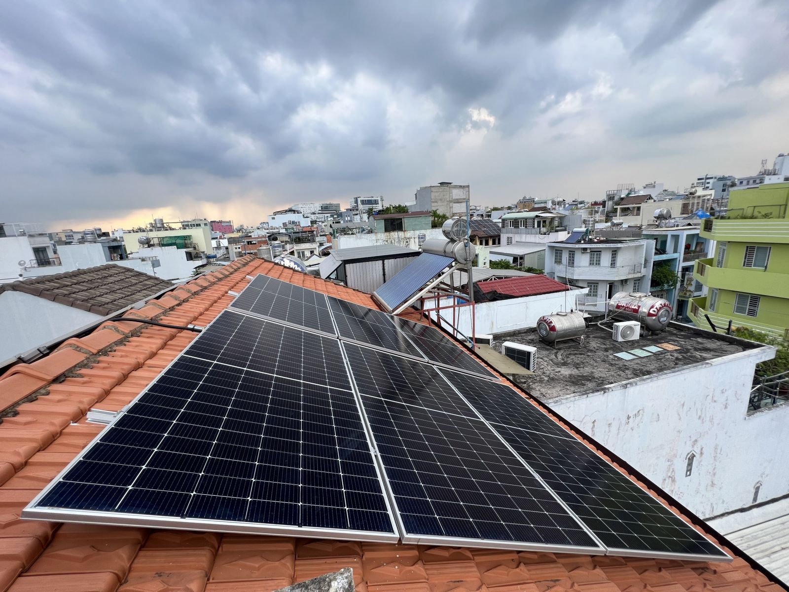 loại mái phù hợp để lắp đặt tấm pin năng lượng mặt trời