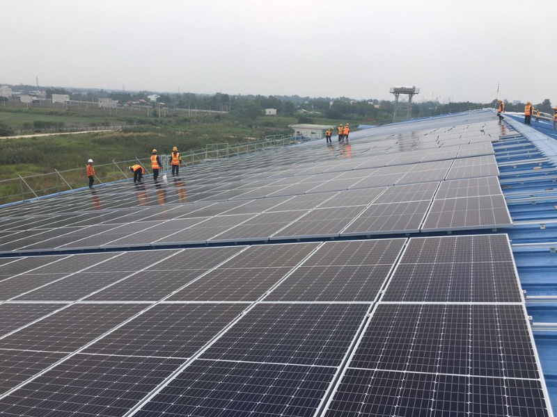 Tại sao nên lắp pin năng lượng mặt trời trên mái tôn?