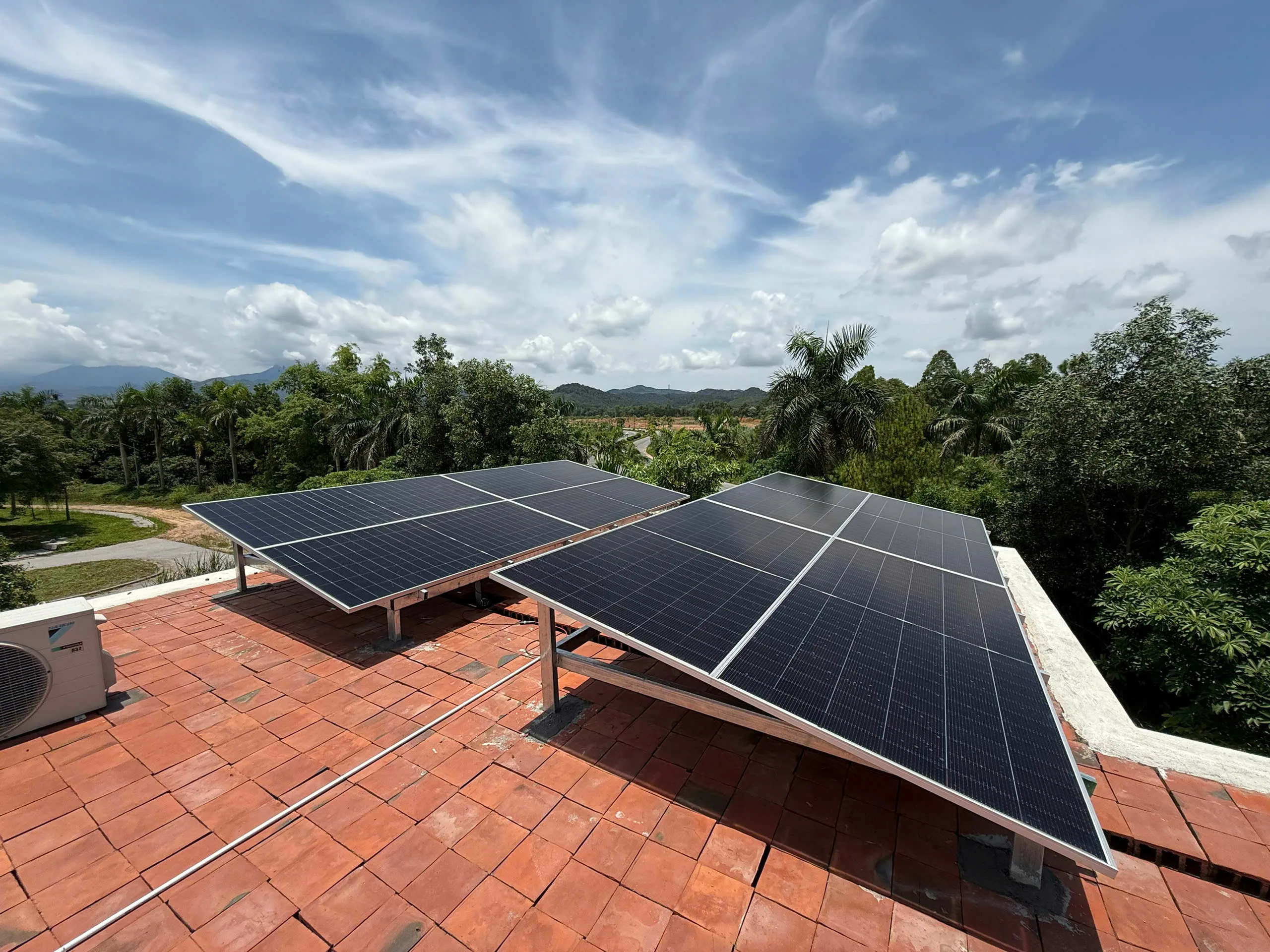 pin năng lượng mặt trời 60W